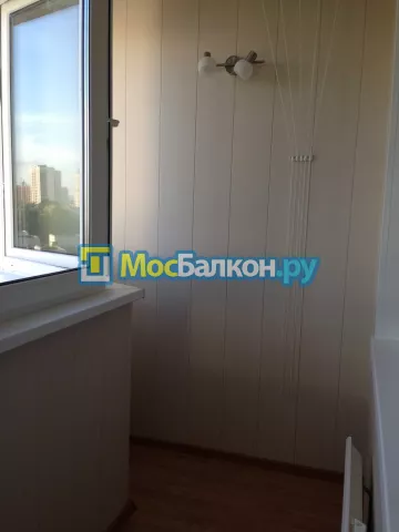 Отделка балкона и лоджии пластиковыми ПВХ панелями в Жуковском от компании МосБалкон