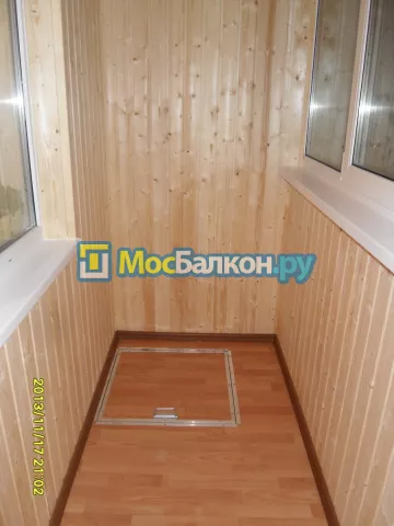 Отделка балконов деревянной вагонкой в Москве