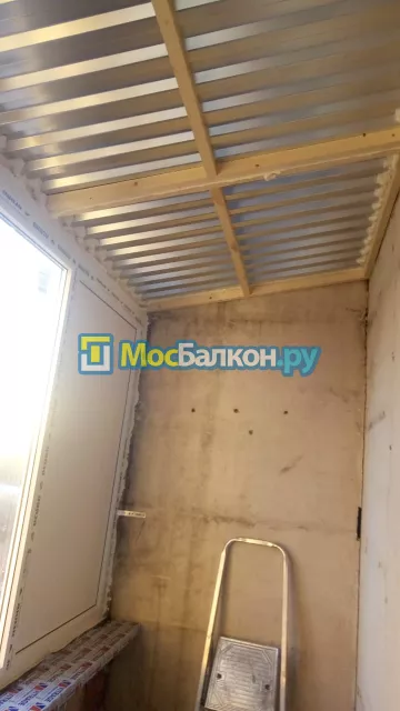 Крыша на балконе в Жуковском монтаж и ремонт по выгодной цене от МосБалкон