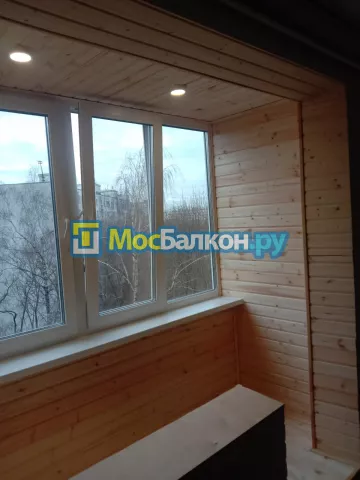 Отделка балконов деревянной вагонкой в Москве