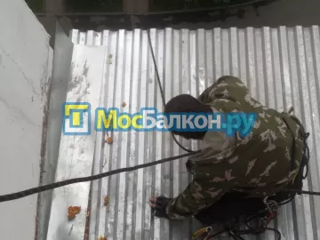 Крыша на балконе в Жуковском монтаж и ремонт по выгодной цене от МосБалкон