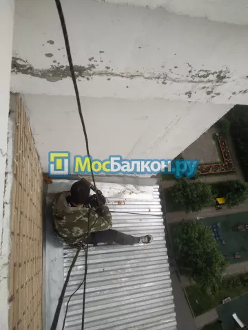 Крыша на балконе в Жуковском монтаж и ремонт по выгодной цене от МосБалкон