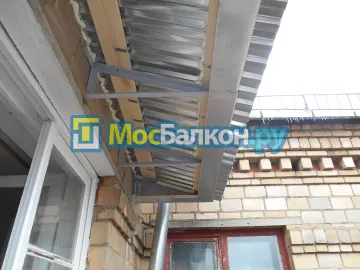 Крыша на балконе в Жуковском монтаж и ремонт по выгодной цене от МосБалкон