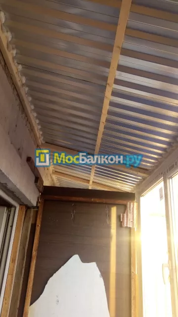 Крыша на балконе в Жуковском монтаж и ремонт по выгодной цене от МосБалкон
