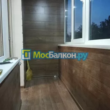 Отделка балкона и лоджии пластиковыми ПВХ панелями в Жуковском от компании МосБалкон