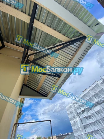 Крыша на балконе в Жуковском монтаж и ремонт по выгодной цене от МосБалкон