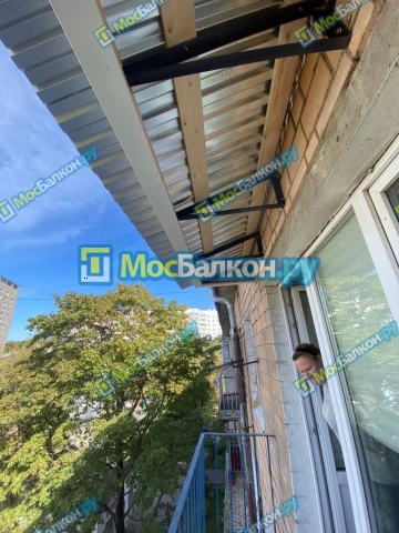 Крыша на балконе в Жуковском монтаж и ремонт по выгодной цене от МосБалкон