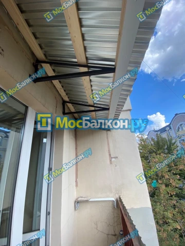 Крыша на балконе в Жуковском монтаж и ремонт по выгодной цене от МосБалкон