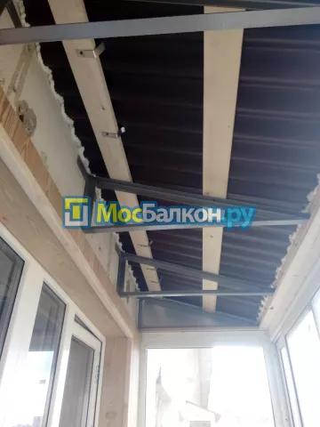 Крыша на балконе в Жуковском монтаж и ремонт по выгодной цене от МосБалкон