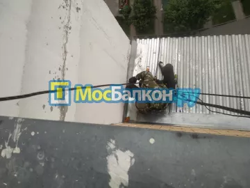 Крыша на балконе в Жуковском монтаж и ремонт по выгодной цене от МосБалкон