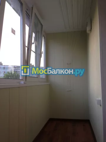 Отделка балкона и лоджии пластиковыми ПВХ панелями в Жуковском от компании МосБалкон