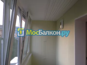 Отделка балкона и лоджии пластиковыми ПВХ панелями в Жуковском от компании МосБалкон