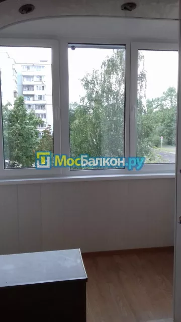 Пластиковое остекление балконов под ключ по доступным ценам в Жуковском | МосБалкон