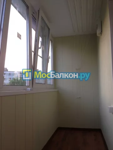 Отделка балкона и лоджии пластиковыми ПВХ панелями в Жуковском от компании МосБалкон