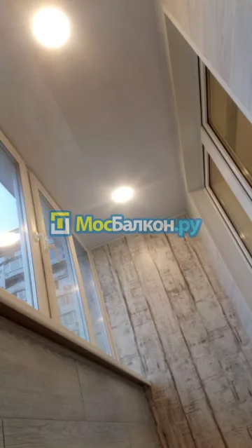 Отделка балконов ламинатом в Москве цены под ключ от МосБалкон