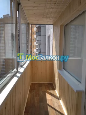 Отделка балконов деревянной вагонкой в Москве