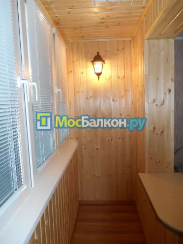 Отделка балконов деревянной вагонкой в Москве